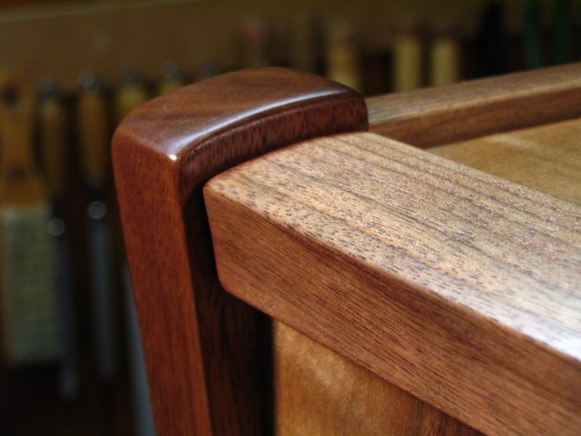 Lid Handle and Leg Top Close-up